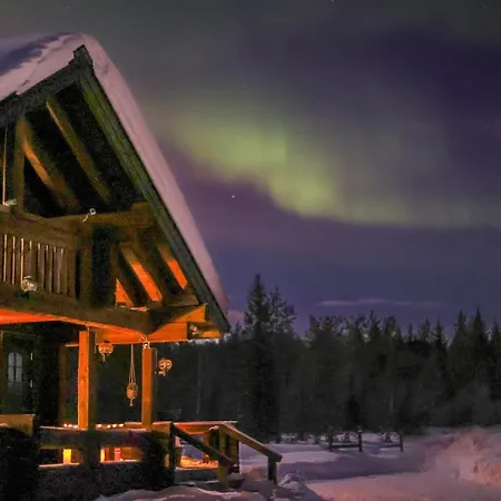 Tuovilan Lomamoekki - Hot Tub - Lakeside Log Chalet