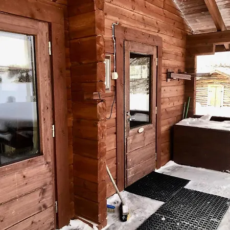 Tuovilan Lomamoekki - Hot Tub - Lakeside Log Chalet *