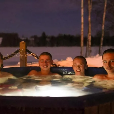 Tuovilan Lomamoekki - Hot Tub - Lakeside Log Chalet